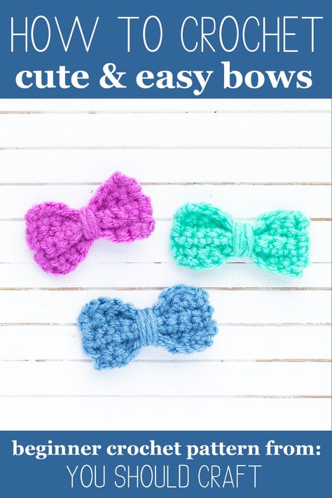 Crochet Bows Free Pattern, Crochet Bow Ties, Crochet Bow Pattern, Crochet Projects To Sell, Crochet Hair Bows, Easy Beginner Crochet Patterns, Crochet Beginner, Knit Bow, Crochet Embellishments