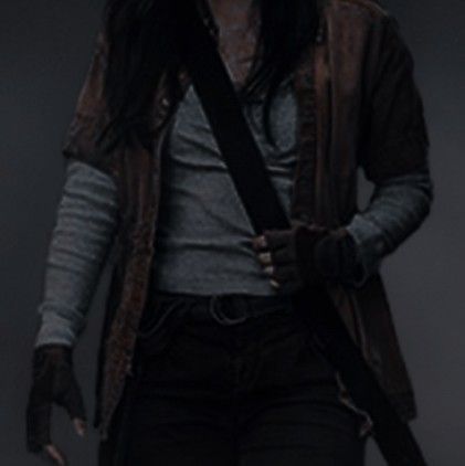 Apocalypse Style Aesthetic, Feminine Apocalypse Outfit, Distopia Character, Survivalist Aesthetic Outfit, Dystopia Outfit Aesthetic, Dystopian Outfits Aesthetic, Dystopian Outfits Women, Apocalypse Girl Aesthetic, Apocolypse Fashion Women