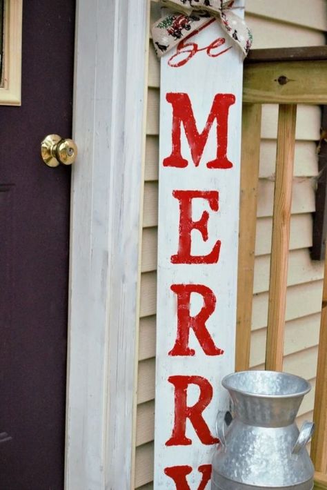 23 Best DIY Christmas Signs - Christmas Sign Ideas Happy Holidays Sign, Holiday Wood Sign, Christmas Signs Diy, Wood Porch, Christmas Diy Wood, Christmas Gift Wrapping Paper, Diy Santa, Crafty Mom, Simple Christmas Decor