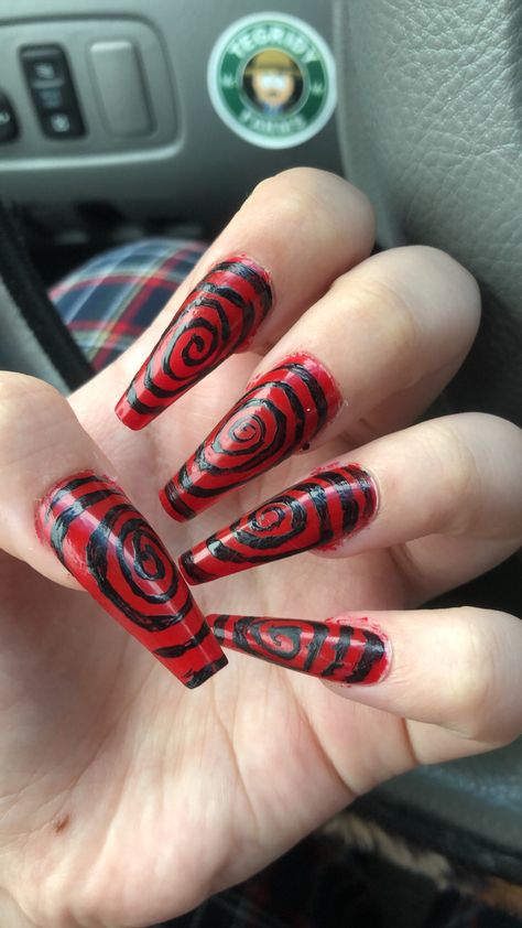 Red And Black Striped Nails, Red Spiral Nails, Juggalo Nails, Horror Nails Designs, Spiky Nails, Grunge Nail Designs, Red And Black Nails Design, Spiral Nails, Alt Nails