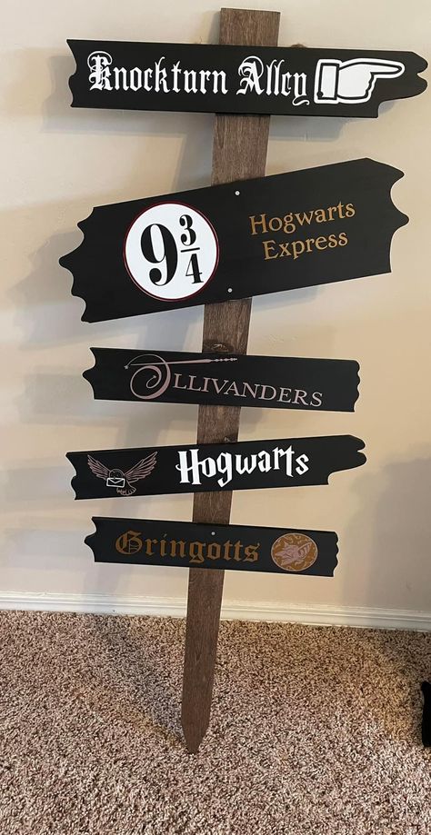 Welcome To Hogwarts Sign, Goblet Of Fire Diy, Easy Diy Harry Potter Decorations, Harry Potter Theatre, Harry Potter Acceptance Letter, Harry Potter Bathroom, Harry Potter Diy Decorations, Happy Birthday Harry Potter, Harry Potter Theme Birthday