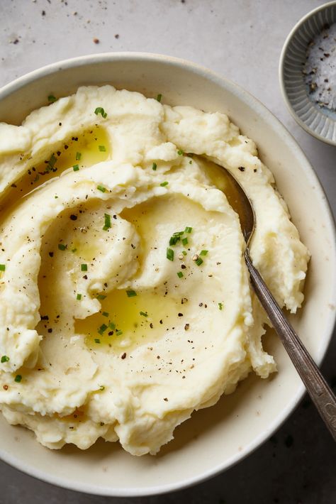 Cooking Mashed Potatoes, Creamy Mash, Mashed Potato Recipes, Mango Recipes, Creamy Mashed Potatoes, Bacon Bits, Entertaining Ideas, Food Staples, Potato Recipes