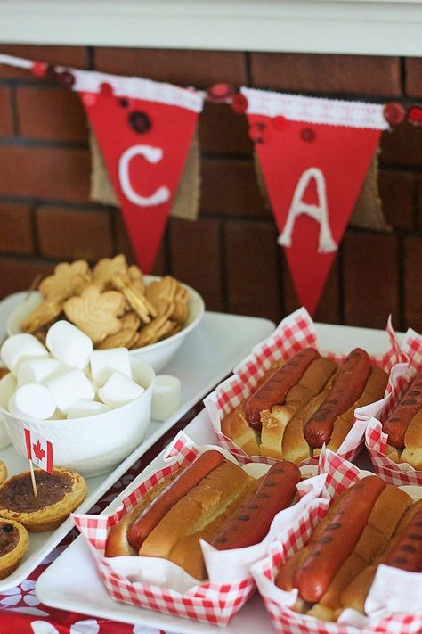 Shabby Chic Bunting, Canada Party, Canada Day Fireworks, Canada Day Party, Diy Shabby Chic, Shabby Chic Easter, Happy Canada Day, Food Stations, Shabby Chic Diy