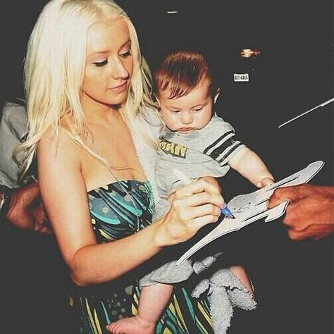 Christina Aguilera and baby max Christina Aguilera Pregnant, Future Music, Christina Aguilera, Spears, Britney Spears, Behind The Scenes, Fangirl, Growing Up, Music