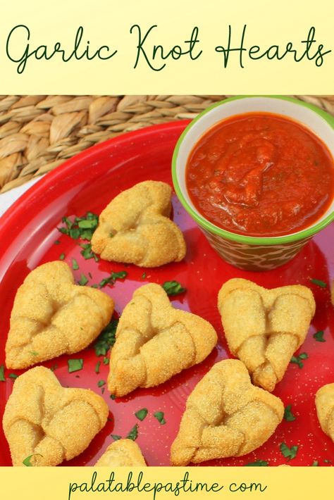 Garlic knots get twisted up into heart shapes in this Valentine's Day bread, making a perfect appetizer or side to any pasta dish. Knot Ideas, Garlic Knot, Bite Size Food, Garlic Knots, Best Vegetarian Recipes, Bread Making, Incredible Recipes, Pasta Dish, Perfect Appetizers