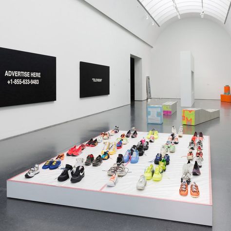 A major retrospective of the work of designer Virgil Abloh has opened in Chicago, bringing together everything from architectural constructions to Nike sneaker designs and slogan rugs for IKEA. Virgil Abloh Exhibition, Off White Store, Sneaker Room, Figures Of Speech, Illinois Institute Of Technology, Chicago Museums, Rem Koolhaas, Exhibition Display, Solo Exhibition