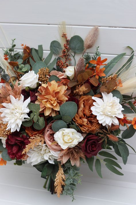 Fall Wedding Bouquets Terracotta, Mums Wedding Bouquet, Fall Wedding Dahlias, Orange Flower Bouquet Wedding, Fall Color Wedding Flowers, Tall Fall Centerpieces Wedding, Autumnal Wedding Bouquet, Fall Floral Bouquets, Fall Bouquet Flowers