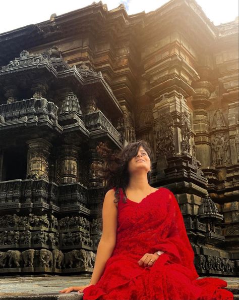 📍 Belur Chennakeshawa temple. “The God is in the Details” - I think the Hoysala dynasty rulers took this idiom very seriously and made the temples. Belur temple is one of the famous ancient temple in Karnataka. It was built in the early 12th century by the Hoysala ruler, Vishnuvardhana. The star shaped temple is filled with fine details. The way they carved the pride of the beauty and fine details like the curls in the hair, the accessories, posture of the dancers. • Save this for later Belur Temple, God Is In The Details, Temple Photography, Ancient Temple, Saree Poses, Travel Pictures Poses, Outdoor Shoot, Indian Photoshoot, Self Portrait Poses