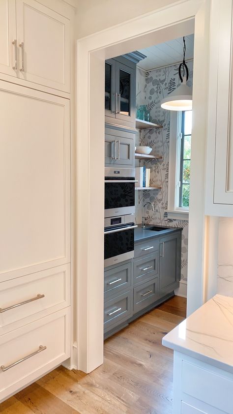 Built In Kitchen Nook, 2021 Kitchen Trends, Kitchen Trends 2021, Nantucket Style Homes Interior, Nantucket Style Homes, Backsplash Trends, Chrissy Marie, Built In Pantry, Nantucket Style