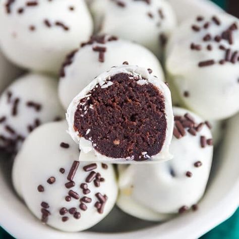 Irish Car Bomb Cake Balls Recipe - The Life Jolie Cars Cake Pops, Cake Balls Recipe, Irish Cream Cake, Homemade Scalloped Potatoes, Irish Car Bomb, Italian Rainbow Cookies, Bomb Cake, Irish Car, Cake Ball Recipes