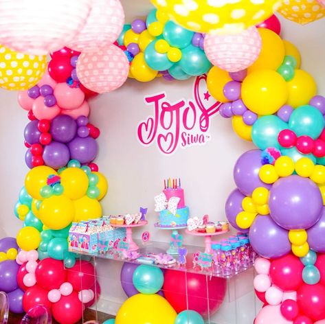 Jojo Siwa Party Ideas, Jojo Siwa Centerpieces, Jojo Siwa Party, Jojo Siwa Birthday Party Ideas, Jojo Siwa Birthday, Balloon Arrangements, Jojo Siwa, 8th Birthday, Balloon Arch