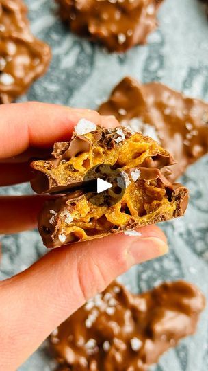 3 Ingredient Cornflake Brittle, Cornflake Chocolate Brittle, Cornflake Brittle, Corn Flakes Treats, Cornflake Candy, Cornflake Recipes, Cornflake Cookies, Brittle Recipes, Candy Recipes Homemade