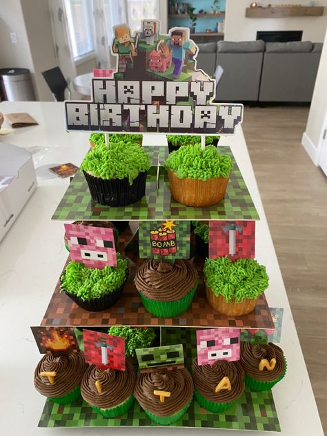 Minecraft Birthday Cupcakes, Minecraft Cupcakes Ideas, Minecraft Cupcake, Minecraft Cake And Cupcakes, Mind Craft Cupcakes Ideas, Minecraft Birthday Cupcake Cake, Cupcakes Minecraft, Minecraft Cake Cupcakes, Pastel Minecraft