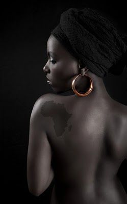 Whatsreallydope?: WHY DO DARK SKIN WOMEN NEED A CO-SIGN FOR THEIR BEAUTY? Africa Tattoos, African Tattoo, African Map, Foto Art, Dark Skin Women, Africa Fashion, Jolie Photo, African Beauty, Skin Art