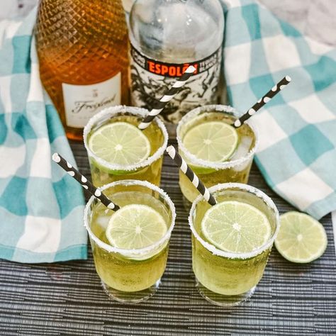 Sparkling Prosecco Margarita | Prosecco Drink Recipes | Tequila Recipes | Triple Sec Recipes | Sparkling Prosecco Margarita Recipe #SparklingProseccoMargarita #MargaritaRecipe #ProseccoRecipe #TequilaRecipe #TripleSecRecipe Drink Recipes Tequila, Prosecco Margarita, Tequila Recipes, Sparkling Margarita, Margarita Salt, Types Of Fruit, Best Blenders, Margarita Recipe, White Rum