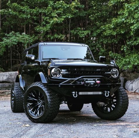 Bronco Ford Black, Blacked Out Ford Bronco, Ford Bronco Wallpaper, Black Bronco Sport, Bronco Wallpaper, Bronco Raptor Black, Ford Bronco 2023, Black Ford Bronco, Black Ford Bronco Lifted