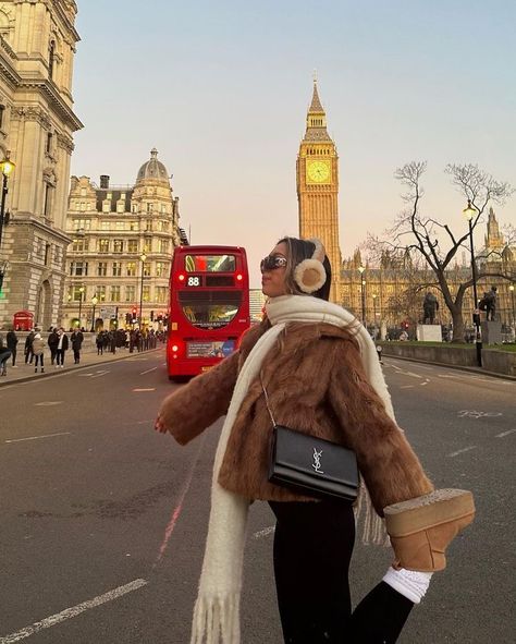 What To Wear In London, Wool Camel Coat, London Photo Ideas, Winter London, Photoshoot London, London Vibes, London Dreams, London Living, White Turtleneck Sweater