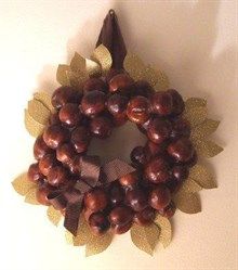 Inspiration | docrafts.com Conkers Craft, Buckeye Crafts, Christmas Door Wreaths, Autumn Crafts, Seasonal Crafts, Christmas Makes, Nature Crafts, On The Ground, Hobbies And Crafts