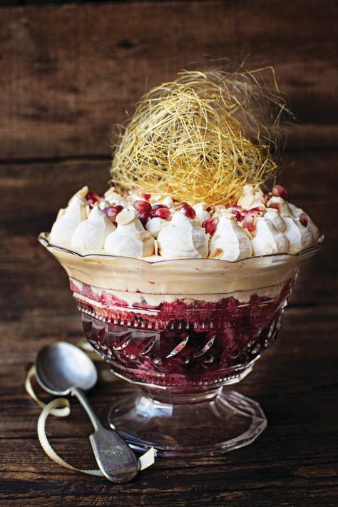 Amazing Christmas Desserts, Classic Christmas Dessert, Sherry Trifle, Christmas Trifle Recipes, Christmas Pavlova, Christmas Trifle, Delicious Christmas Cookies, Trifle Desserts, Best Christmas Recipes