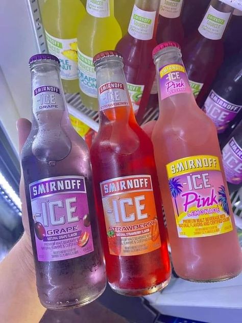 Drinking Snacks, Drinking Ideas, Aesthetic Alcohol, Drinking Food, Bar Alcohol, Flavored Lemonade, Pretty Alcoholic Drinks, Drinks Recipe, Smirnoff Ice