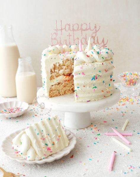 Vegan Funfetti Cake, Cake With Rainbow Sprinkles, Cake With Rainbow, White Cake Stand, Bolo Vintage, Sprinkles Birthday Cake, Vegan Baking Recipes, Vanilla Buttercream Frosting, Cake Photography