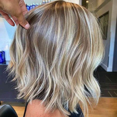 20 Prettiest Shoulder-Length Hairstyles with Layers Above Shoulder Hair With Layers, Collar Bone Length Hair Cuts, Shoulder Length Bob With Layers, Above Shoulder Hair, Hairstyles With Layers, Layered Pixie Haircuts, Haircuts With Layers, Interesting Hair, Hairstyle For Chubby Face