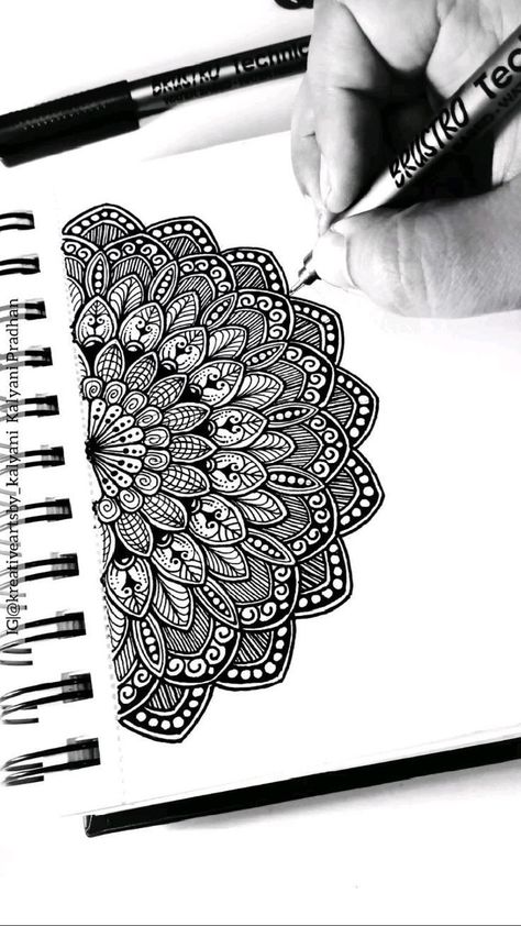 Mandala Art Tutorial, Hb Pencil, Intricate Mandala, Technical Pen, Easy Mandala Drawing, Boho Art Drawings, Mandala Art Therapy, Geometric Design Art, Design Mandala