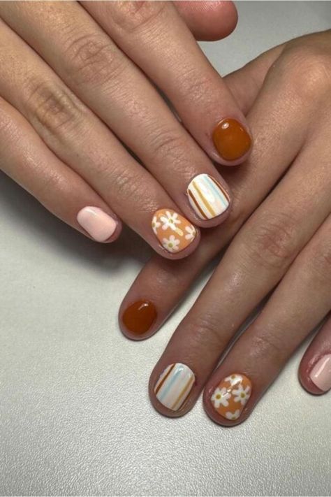 Why not try some lighter colors for your renowned holiday manicure? Here you may see beige, olive brown, pinkish-white, and checkered nails with some lines. These round nails will move round and round in people’s mouths to compliment them.//photocredit:@nailsbyashlin Holiday Manicure, Checkered Nails, Thanksgiving Nail Designs, Thanksgiving Nail, Round Nails, Thanksgiving Nails, Thanksgiving Feast, Light Colors, Manicure