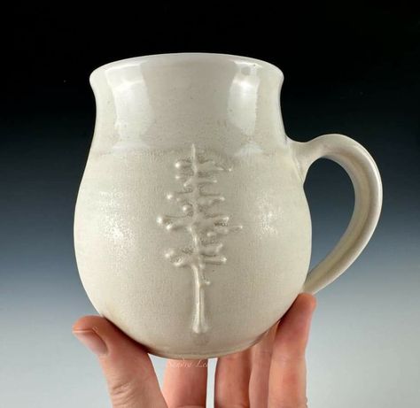 Slip trailing as a way to decorate. Love this! Slip Trailing Designs, Slip Trailing Pottery, Pottery Sgraffito, Pottery Slip, Slip Trailing, Tree Vase, Pottery Lessons, Pottery Glaze, Ceramics Ideas