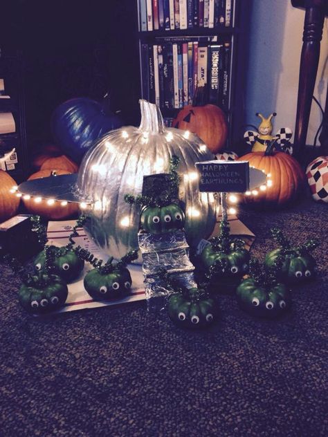 Alien and spaceship themed pumpkin decorating. My won principles choice award and 2nd place overall. Outer Space Pumpkin, Ufo Pumpkin Decorating, Alien Pumpkin Decorating, Space Themed Pumpkin, Spaceship Pumpkin Decorating, Space Painted Pumpkin, Spaceship Pumpkin, Alien Theme Halloween Decorations, Alien Spaceship Pumpkin