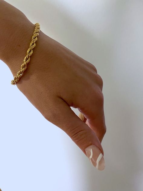 Meet our Isla Bracelet, 18k Gold Plated over Stainless Steel. The perfect twisted gold bracelet to match any fall fashion aesthetic. We love her by herself or layered with our other gold plated bracelets✨ Gold 18k Bracelet, Gold Design Bracelet, Gold Bracelets Aesthetic, Gold Bracelet For Women Jewellery, Gold Bracelet Aesthetic, Bracelet Ideas Gold, Gold Bracelets Women, Thick Gold Bracelet, Fall Fashion Aesthetic