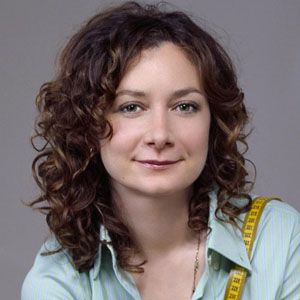 Sarah Gilbert.. The Big Bang Theory Sarah Gilbert, Sara Gilbert, Anna Faris, Family Holiday Photos, Lgbt Rights, The Big Bang Theory, Gay Marriage, Child Actors, Tv Actors