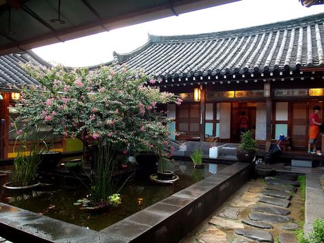 Hanok Hanok House Korean Traditional, House Temple, Hanok House, Korean Traditional House, Traditional Korean House, Traditional Layout, Korean Architecture, Traditional Architect, Korean House