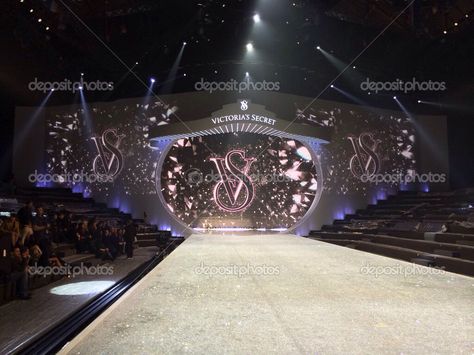 victoria's secret fashion show stage Fashion Show Runway Stage, Fashion Stage, Victoria Secret Runway, Victoria Secret Show, Stage Background, Victoria's Secret Fashion Show, Stage Show, Hollywood Walk Of Fame Star, Victoria Secret Fashion