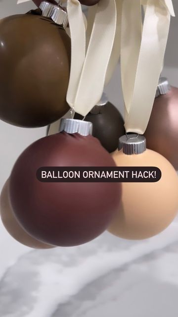 Christmas Balloon Ornaments, Christmas Ornaments With Balloons, Balloon Ornaments Diy, Balloon Ornament Hack, Diy Balloon Ornaments, Ballon Ornaments Christmas Decorations, Balloons As Christmas Tree Ornaments, Balloon Christmas Ornaments Diy, Ballon Christmas Tree Diy Ornaments