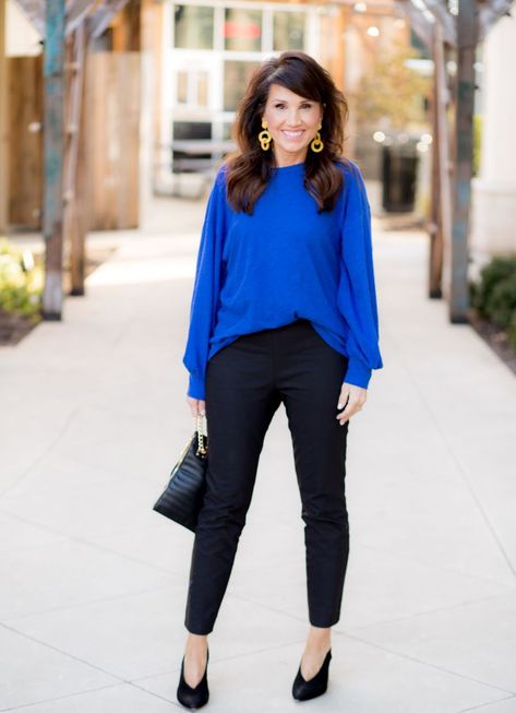 Royal Blue and Yellow From Social Threads, fashion blog by cyndispivey.com  #royalblueshirt #yellowearrings Royal Blue Shirt Outfit, Blue Shirt Outfit, Blue Top Outfit, Royal Blue Outfits, Blue Dress Outfits, Royal Blue Shirts, Outfit Elegantes, Blue Shirt Women, Black Jeans Outfit