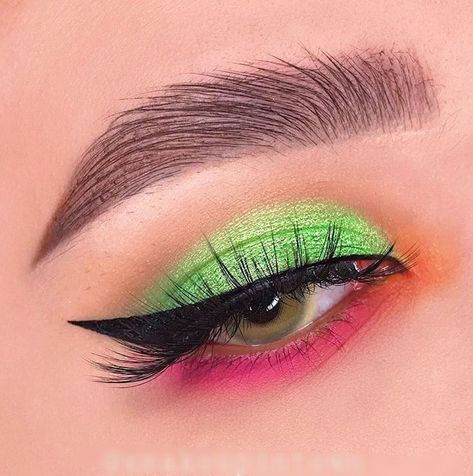 Neon Pink And Green Eyeshadow Looks, Watermelon Eyeshadow Look, Watermelon Makeup Eye, Tropical Eye Makeup, Green And Red Eyeshadow, Zulu Palette Looks, Red And Green Makeup Looks, Green And Pink Makeup Looks, Pink Green Makeup