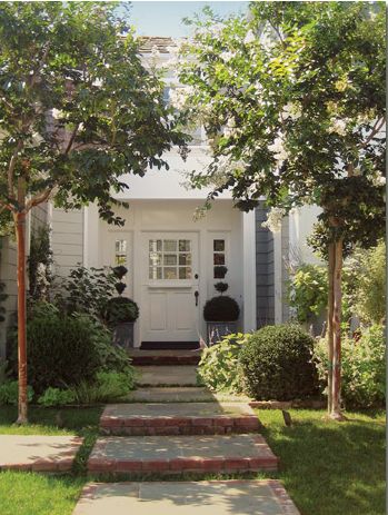 Brick outlined steps English House Exterior, Climbing Hydrangea Vine, Front Door Landscaping, Word Puzzle Games, Cottage Exteriors, Brick Path, Brick Walkway, Entry Stairs, Word Puzzle