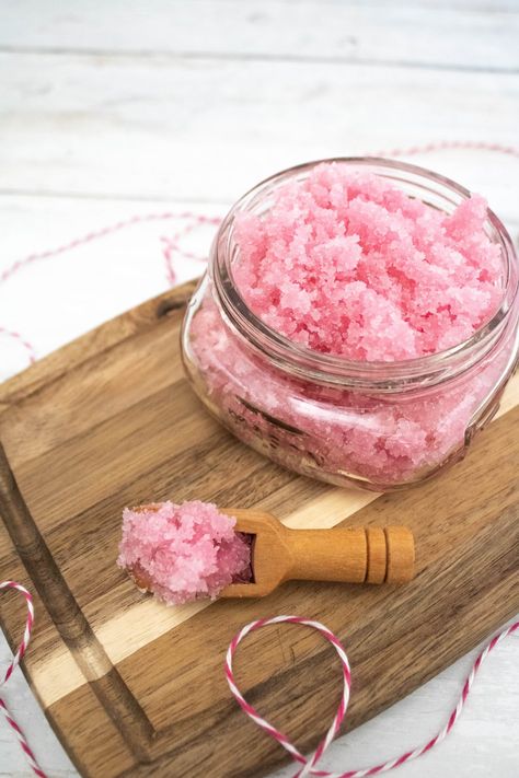 Cranberry Sugar Scrub, Diy Sugar Scrubs, Body Scrub Homemade Recipes, Easy Sugar Scrub, Homemade Sugar Scrub, Diy Sugar Scrub Recipe, Body Scrub Recipe, Sugar Scrub Homemade, Cranberry Cocktail