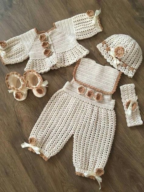 Newborn Crochet Patterns Free, Crochet Baby Costumes, Newborn Crochet Patterns, Gilet Crochet, Crochet Baby Dress Pattern, Baby Frock Pattern, Crochet Baby Cardigan, Baby Frock