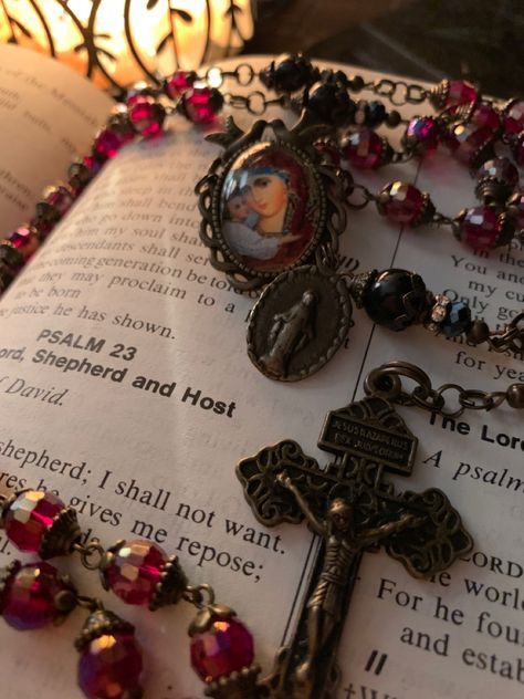 Rosary Photography, Red Rosary Aesthetic, Gothic Rosary Aesthetic, Rosary Aesthetic, Spiritual Red Crucifix Rosary, Garnet Rosary, Morning Magic, Catholic Rosary, Jesus Christ Images