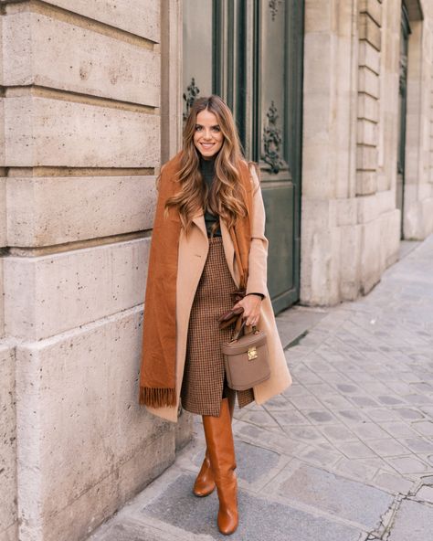 GMG Now Daily Look 11-5-17 http://now.galmeetsglam.com/2017/11/daily-look/757979/ Winter Mode Outfits, Chic Winter Outfits, Gal Meets Glam, Mode Inspo, 가을 패션, Mode Vintage, Inspiration Mode, Mode Inspiration, Daily Look