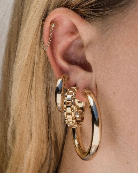 FYI still obsessing over this ear stack 😍 {adrienne + harper + melina + jill} #biggoldhoops #falloutfitinspo #goldhoops #goldearrings #goldaccessories #womensupportinwomen #ilovejewelry #earringsofinstagram #earringsale #iloveearrings #ootdwatch #shopmyinsta Hoop Earrings Aesthetic, Earrings Aesthetic, Ear Stack, Steel Post, I Love Jewelry, Gold Accessories, Earring Sale, Gold Hoops, The 90s