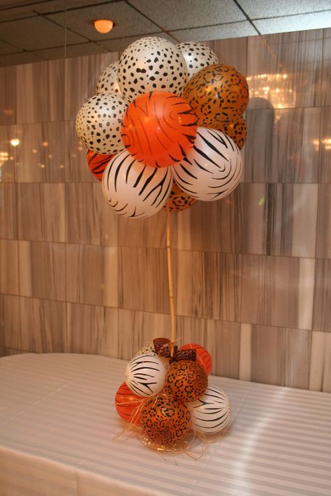 Safari Theme party centerpiece Theme Bapteme, Jungle Safari Birthday, Jungle Theme Parties, Lion King Birthday, Jungle Theme Birthday, Jungle Birthday Party, Jungle Safari Party, Zoo Birthday, Jungle Baby Shower Theme