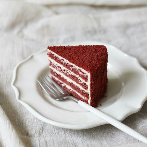 Slice Of Cake Aesthetic, Slices Of Cake Aesthetic, Sliced Cake Aesthetic, Redvelvet Cake, Cafe Cake Photography, Piece Of Cake Aesthetic, Slice Cake Photography, Sliced Cake Photography, Red Velvet Cake Photography