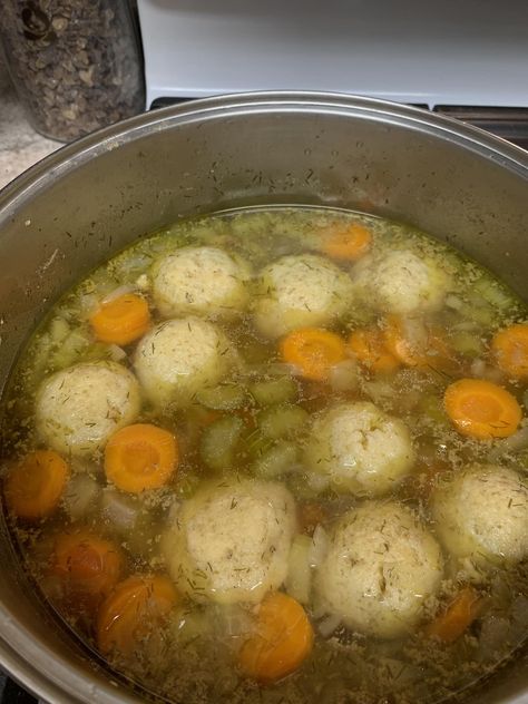 Matzo Ball Soup (Jewish Penicillin) - Easy DIY Recipes Matzo Balls, Penicillin Soup, Matza Ball Soup, Gluten Free Matzo Ball Soup, Matzah Ball Soup Crockpot, Matzah Ball Recipe, Motzabal Soup, Chicken Soup Jewish, Matzoh Ball Soup Recipe