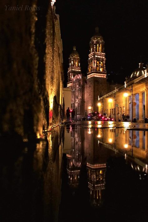 Mexico At Night, Latina Vibes, Beautiful Mexico, Western Wall Art, Western Wall, Baroque Architecture, Baroque Style, Gothic Architecture, Mexican Art