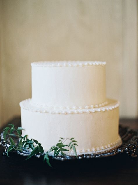 Plain Wedding Cakes, Publix Wedding Cake, Dover Hall, Wedding Cake Simple Elegant, 2 Tier Wedding Cakes, Outfit Designer, Small Wedding Cakes, Classic Wedding Cake, Simple Elegant Wedding