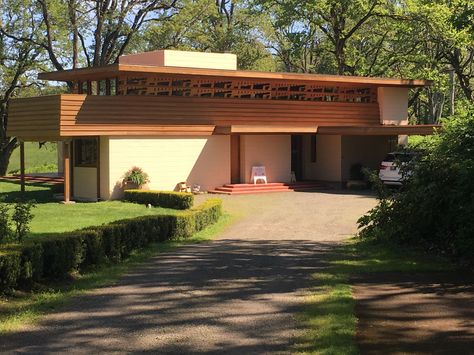 Usonian Style, Usonian House, Frank Lloyd Wright Usonian, Frank Lloyd Wright Homes, Clerestory Windows, Forest House, House Goals, House Front, Architecture Building