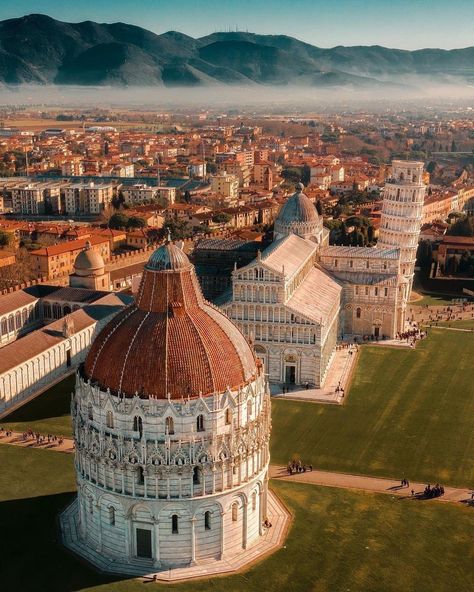 Pisa Tower, Toscana Italy, Pisa Italy, History Photos, Tuscany Italy, Beautiful Buildings, Beautiful Places To Visit, Places Around The World, Aerial View